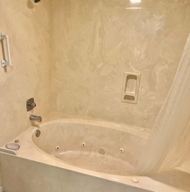 OT205_Main_Bath_Jacuzzi_Vertical