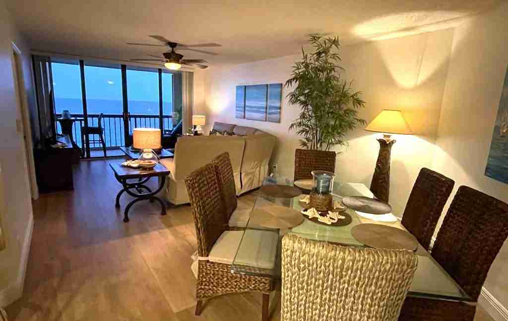 ISLANDIA DINING ROOM - LIVING ROOM