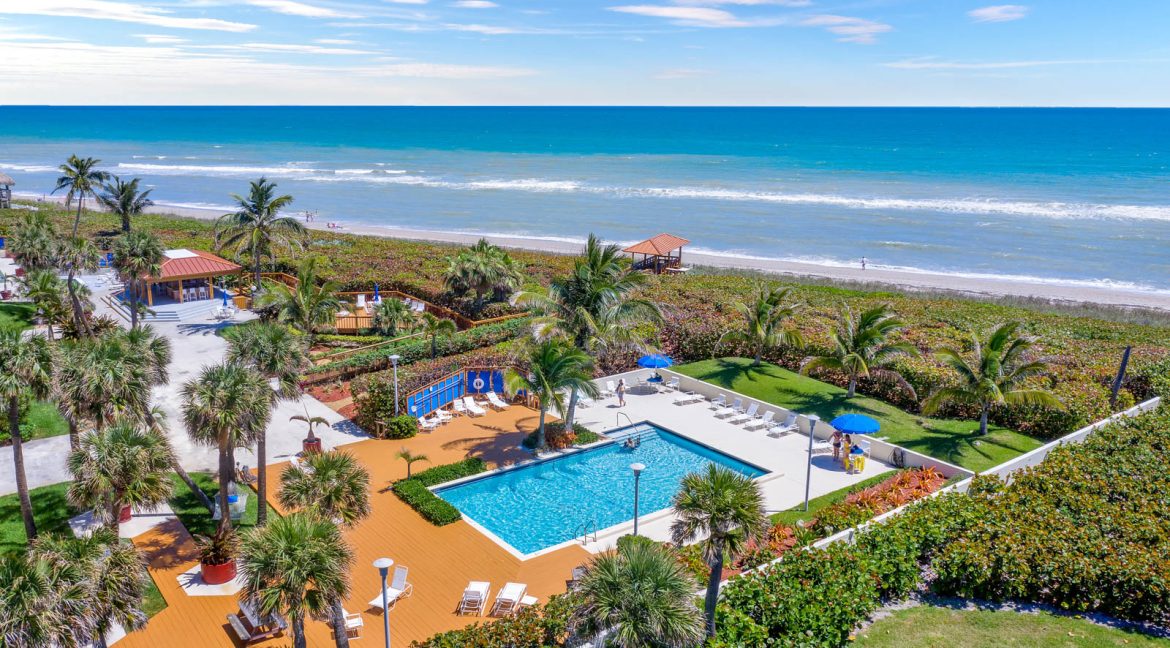 046 - Pool Area - Island Club