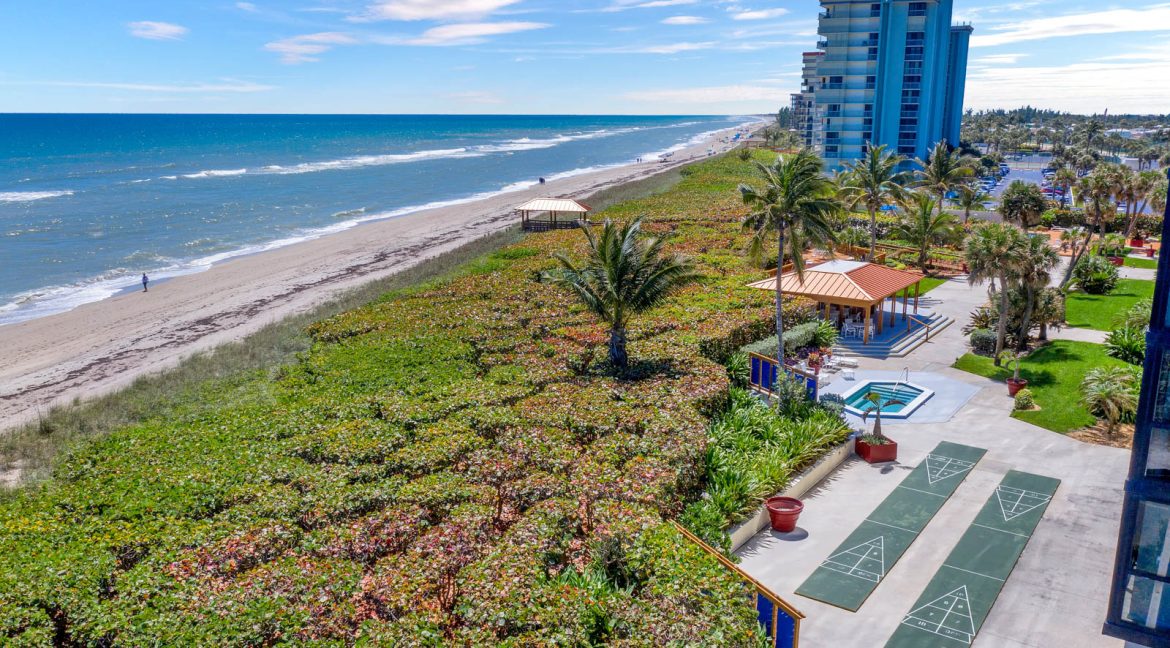 051 - Shuffleboard - Island Club