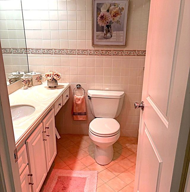 Guest_Bath_fully_tiled