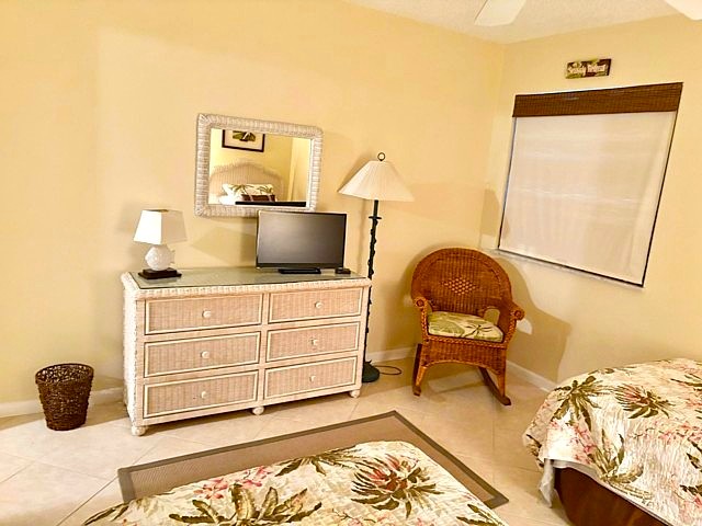 Guest_Br_Twins_other_side