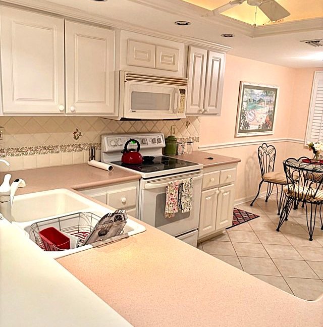 PH407_Kit_lighting_ceiling_fan_conversion_back_splash_tiled